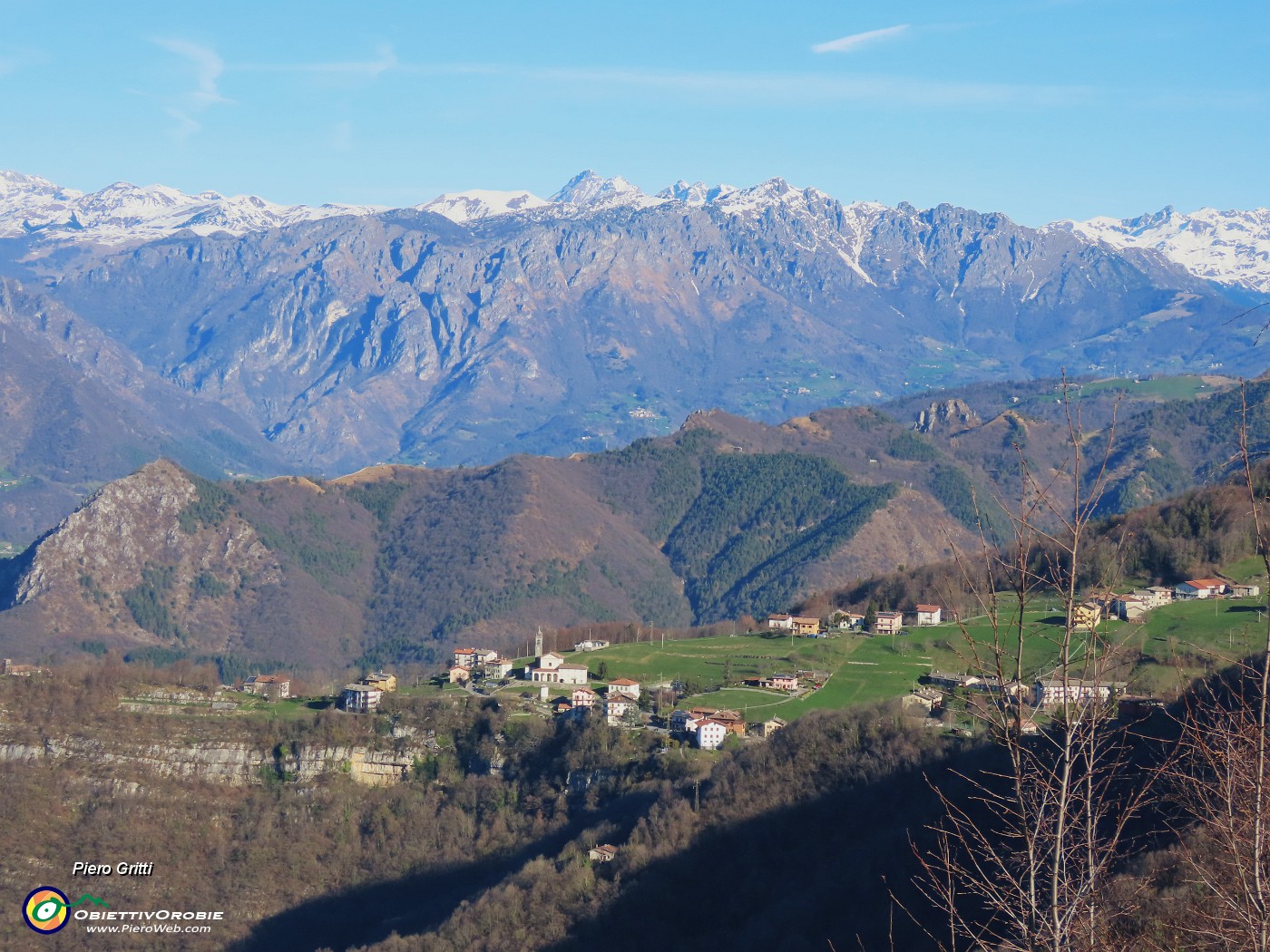 16 Zoom su Miragolo e monti di Val Serina e Brfembana.JPG